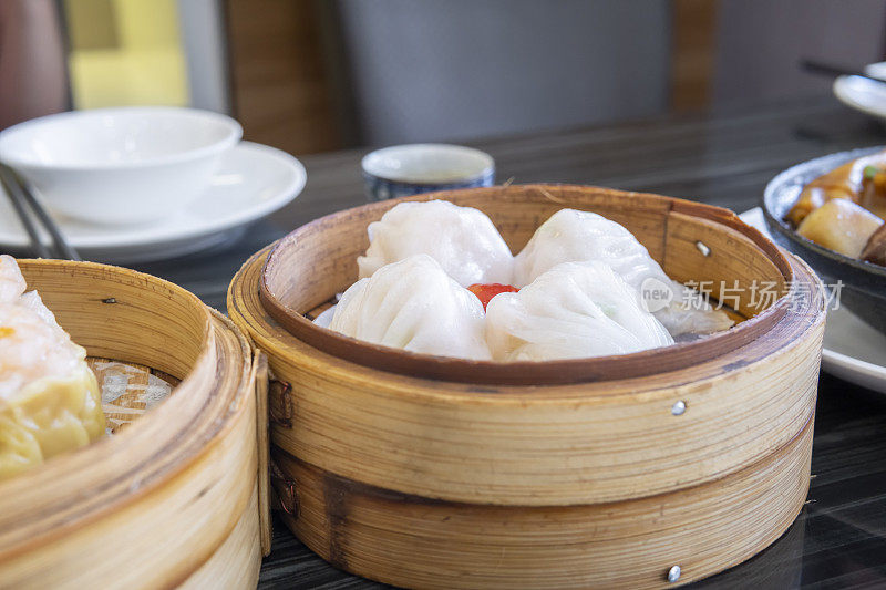 特写广东dum sum命名的虾饺餐厅